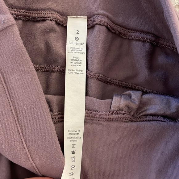 Lululemon Joggers with drawstring waist and pockets. - Picture 4 of 4